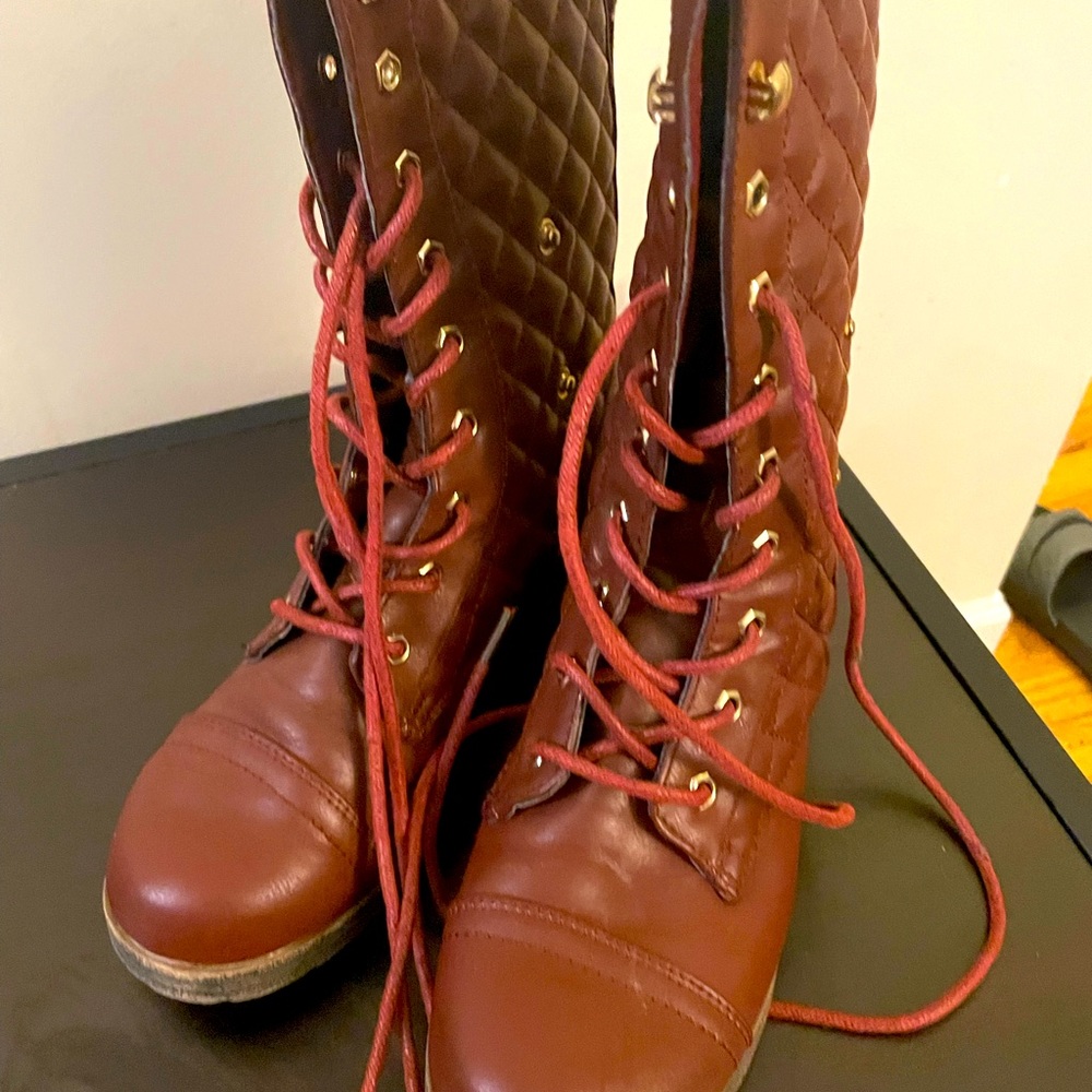 Combat boots burgundy winter, used